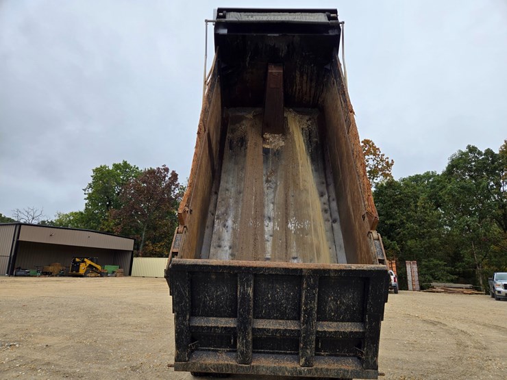 2012-caterpillar-ct660-image-27