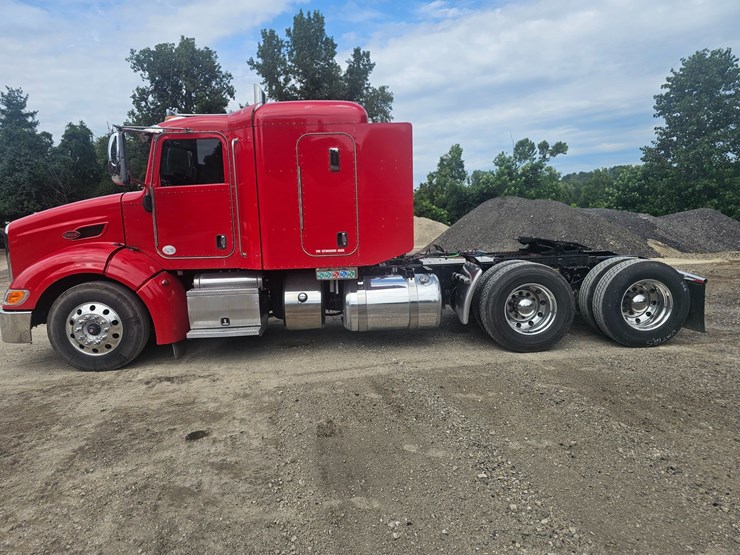 #15801-•-2012-peterbilt-384-sleeper-truck-image-15