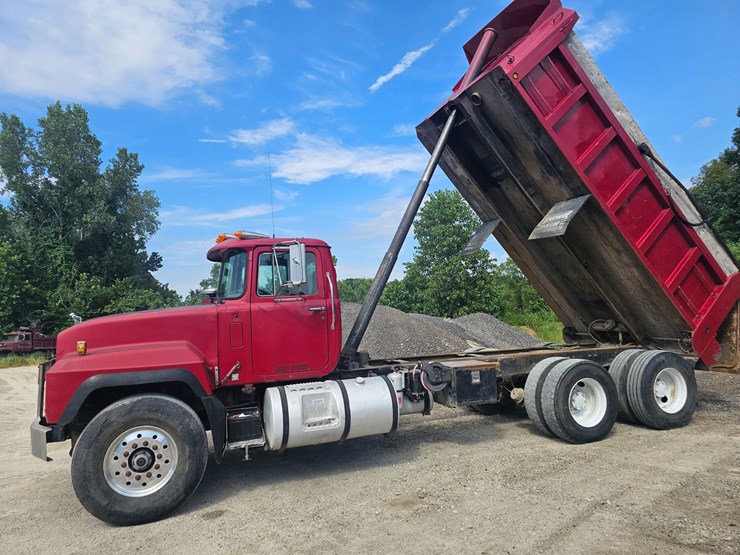 #15804-•-1998-mack-rd688s-dump-truck-image-47