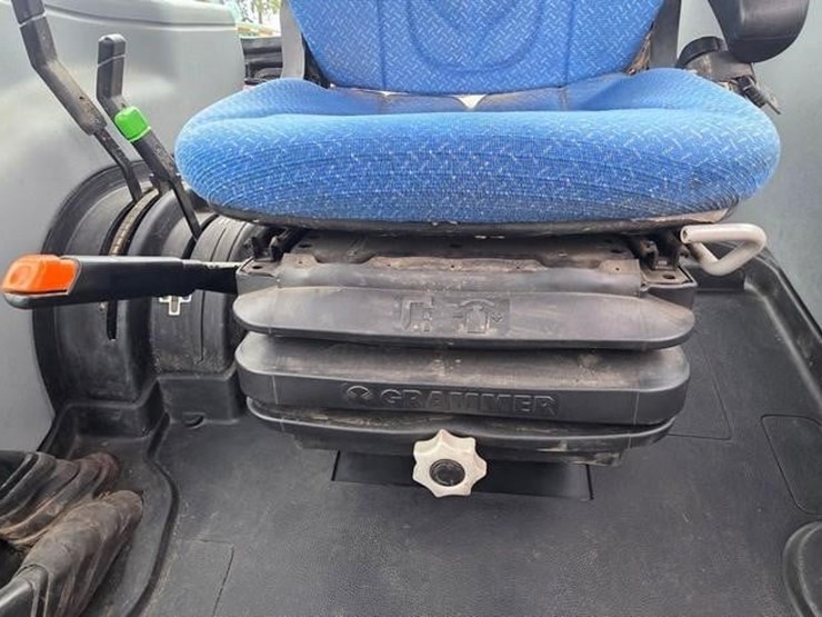 new-holland-t5040-image-54