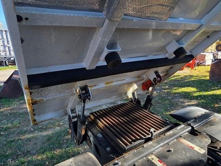 2010-bobcat-toolcat-5600-image-47