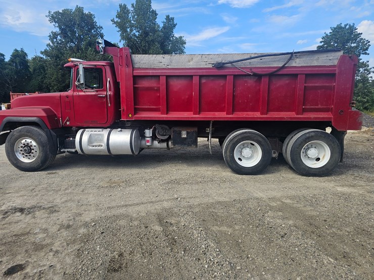 #15804-•-1998-mack-rd688s-dump-truck-image-12