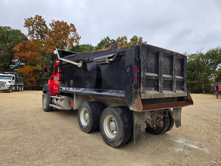 2012-caterpillar-ct660-image-11