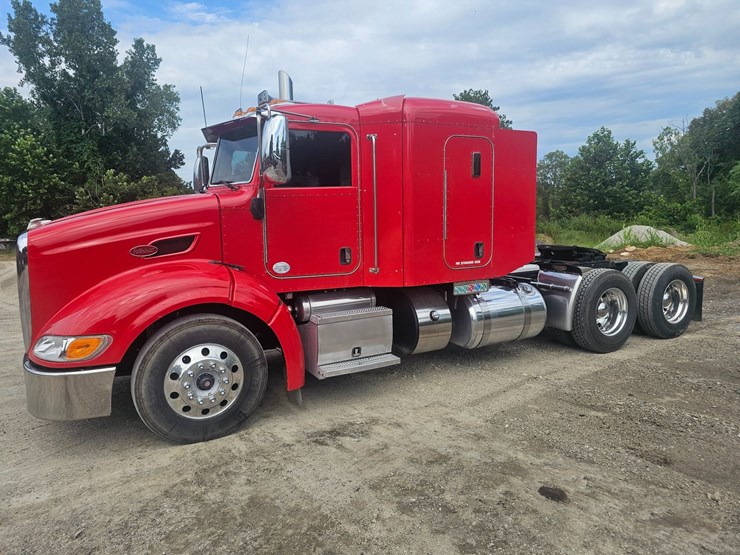 #15801-•-2012-peterbilt-384-sleeper-truck-image-10