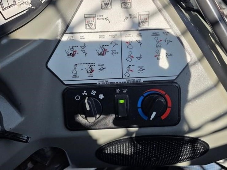 2016-bobcat-s650-image-48