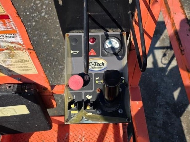 2002-jlg-2032e2-image-23