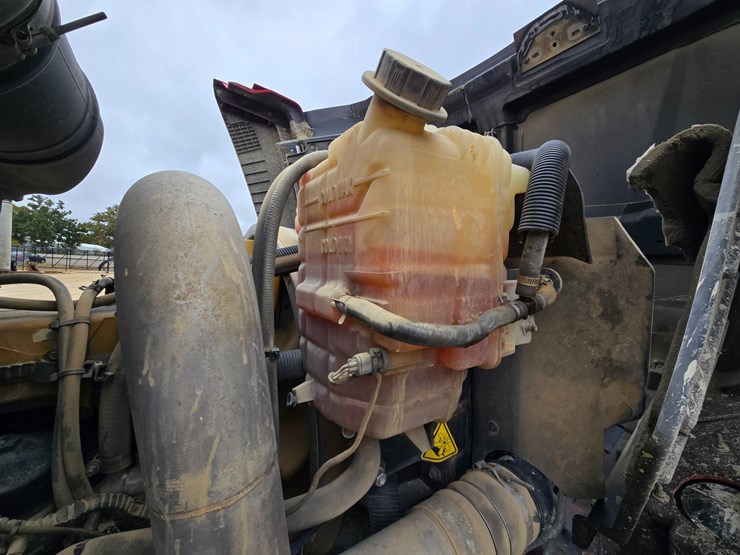 2012-caterpillar-ct660-image-60