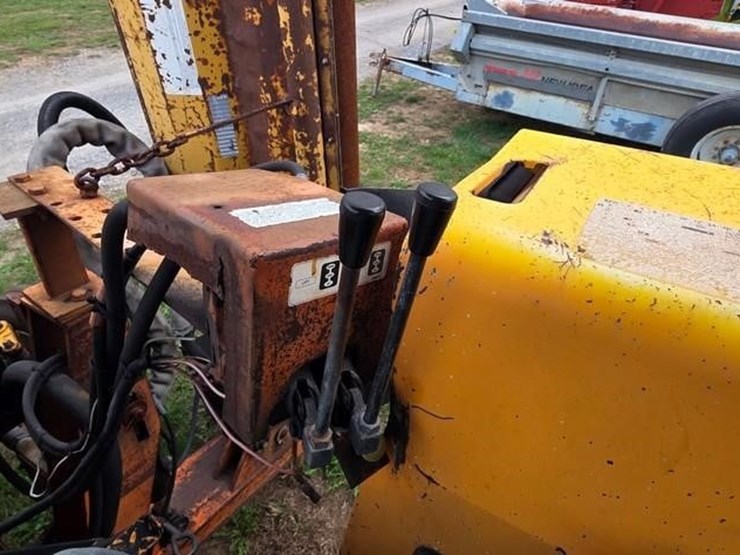 new-holland-6640-image-43