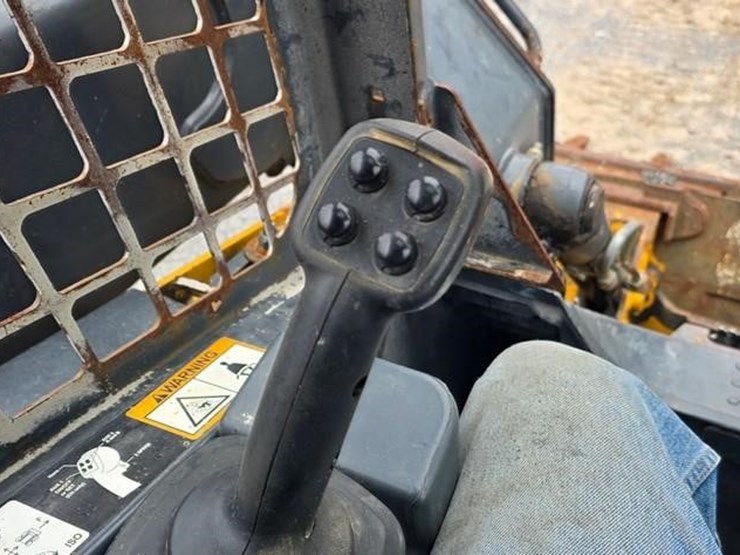 2017-deere-323e-image-50