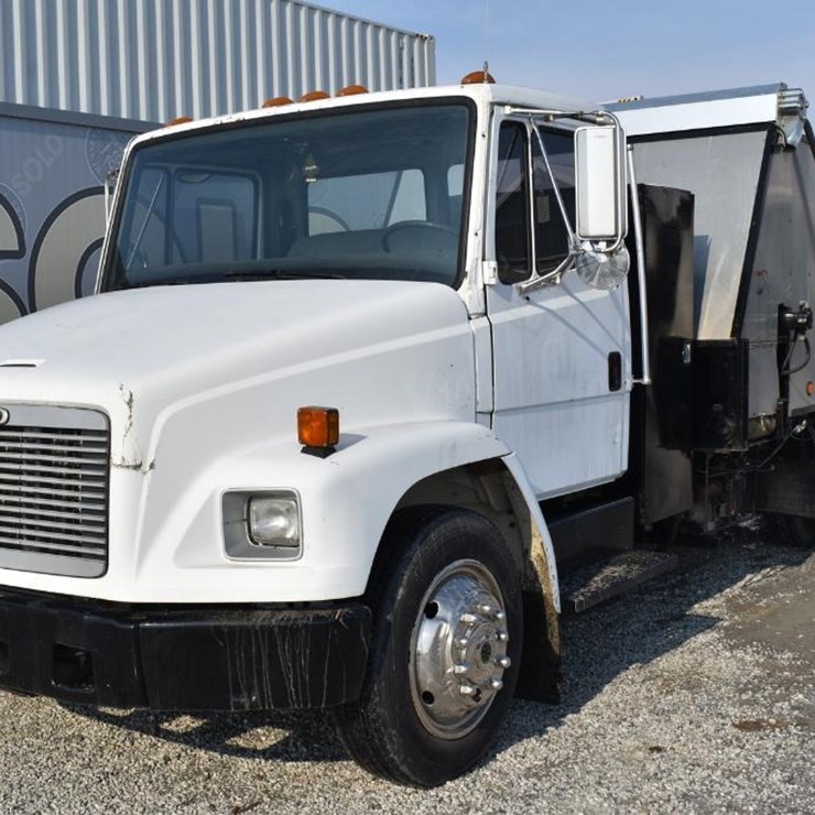 2001 FREIGHTLINER FL60 43183