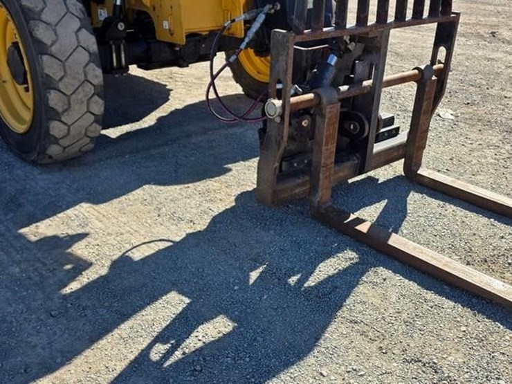 2018-caterpillar-tl642d-image-34