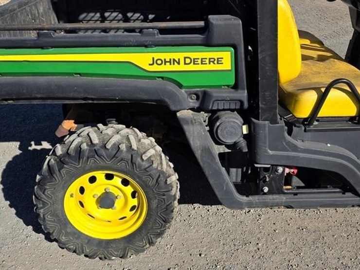 2021-john-deere-gator-xuv-835e-image-10