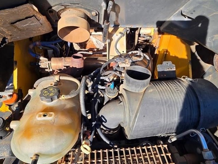 2018-deere-331g-image-41