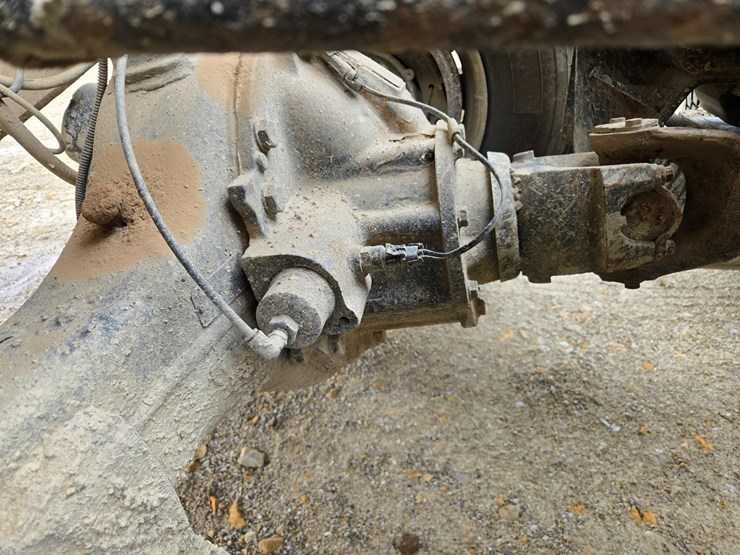 2012-caterpillar-ct660-image-104