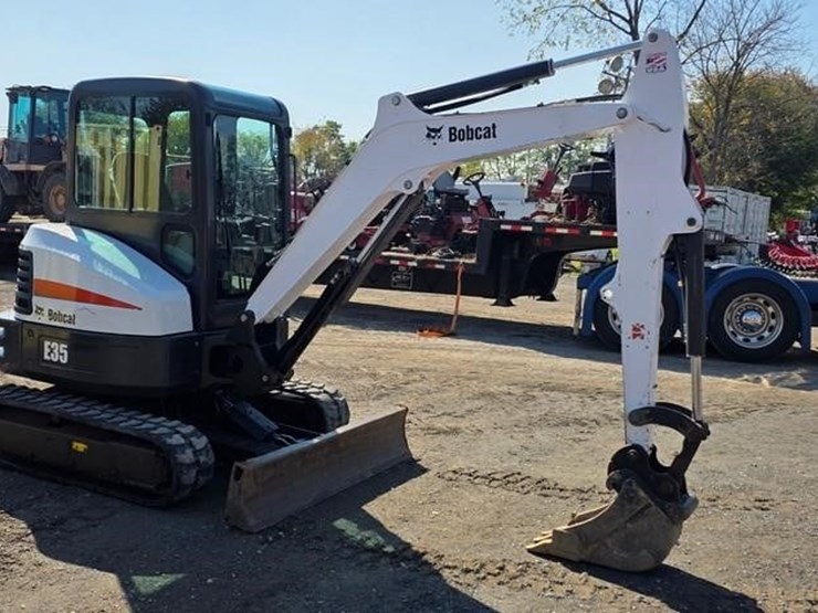 2016-bobcat-e35-image-2