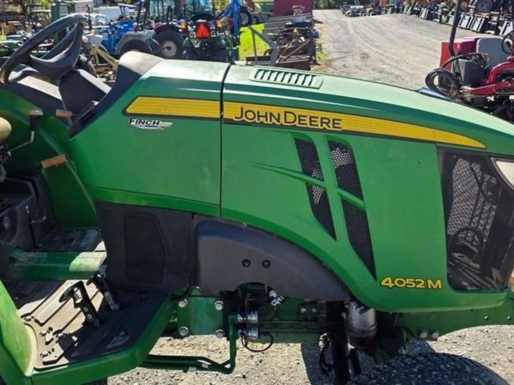 john-deere-4052m-image-9