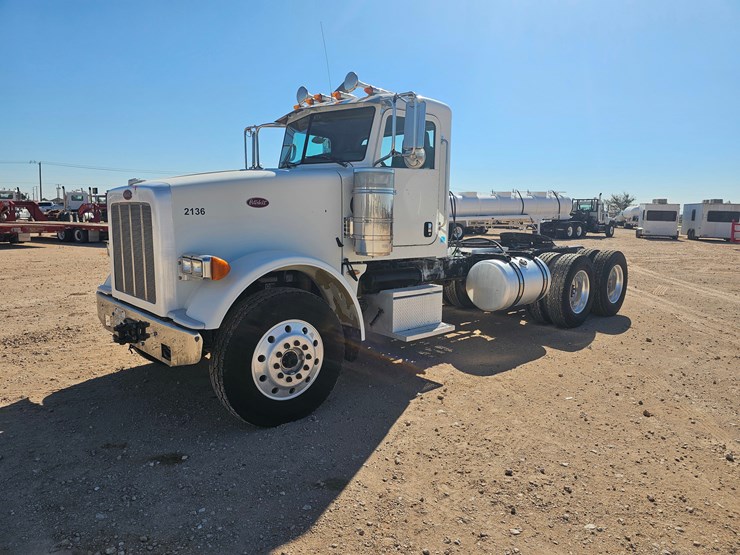 2012-peterbilt-367-image-3