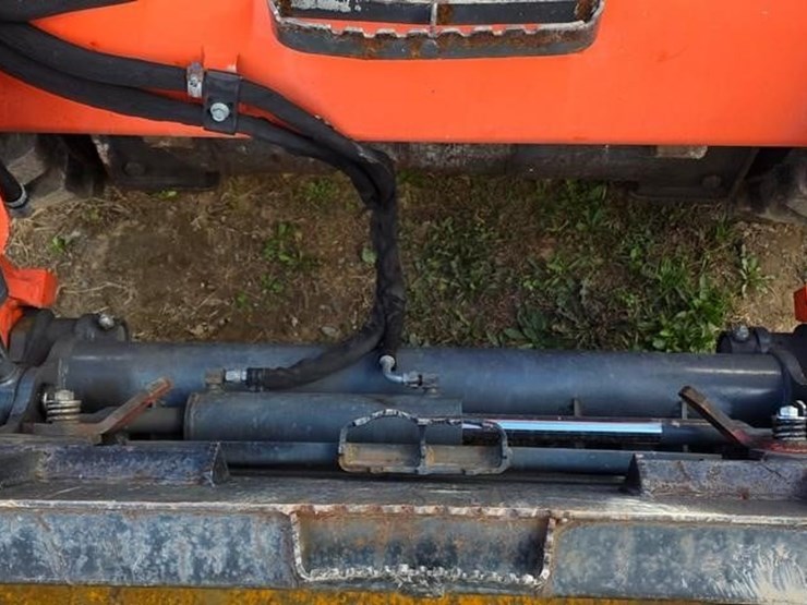 2019-kubota-ssv75-image-35