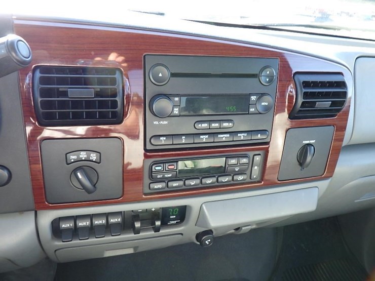 2006-ford-f350-image-32