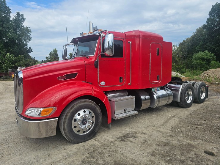 #15801-•-2012-peterbilt-384-sleeper-truck-image-8