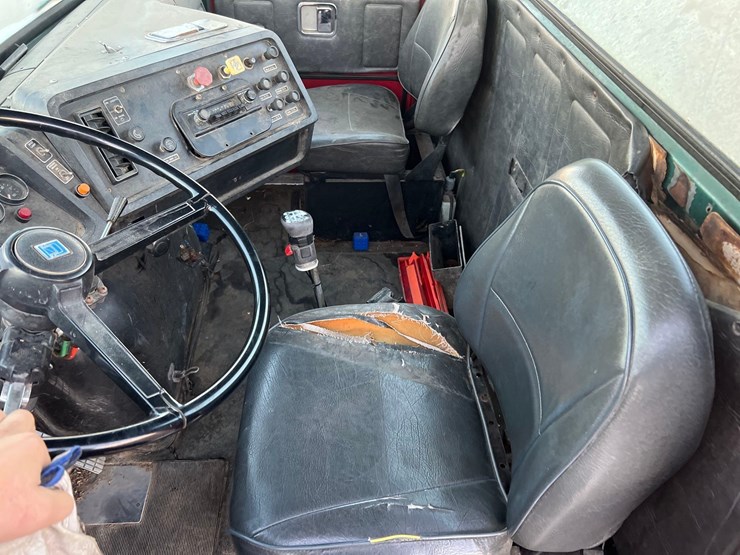 1989-white-gmc-day-cab-image-15