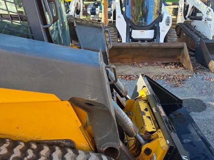2018-deere-331g-image-9