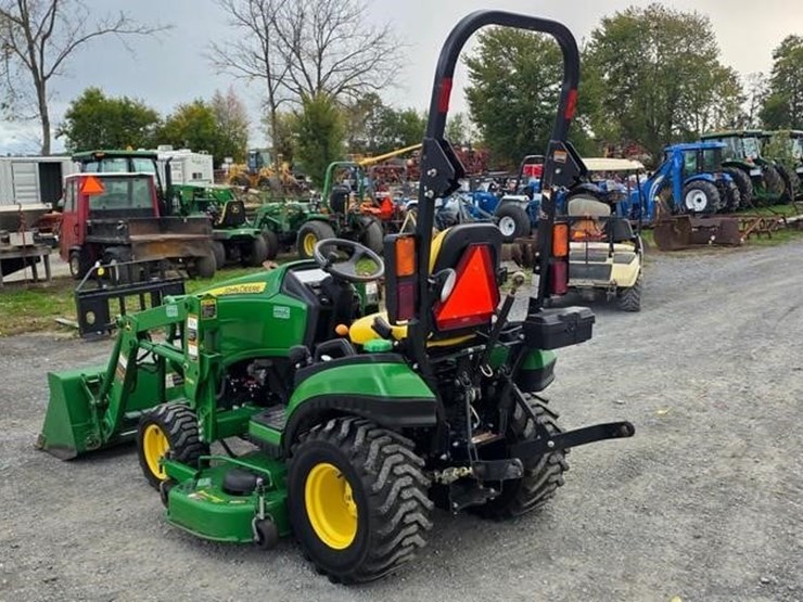 2014-john-deere-1025r-image-4