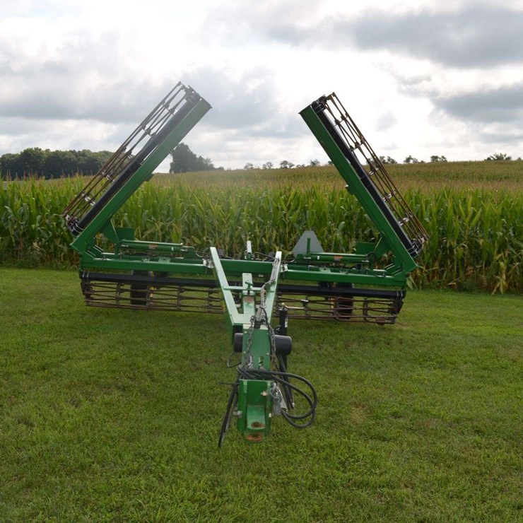 John Deere 200 Crumbler Finisher Unit 27ft.