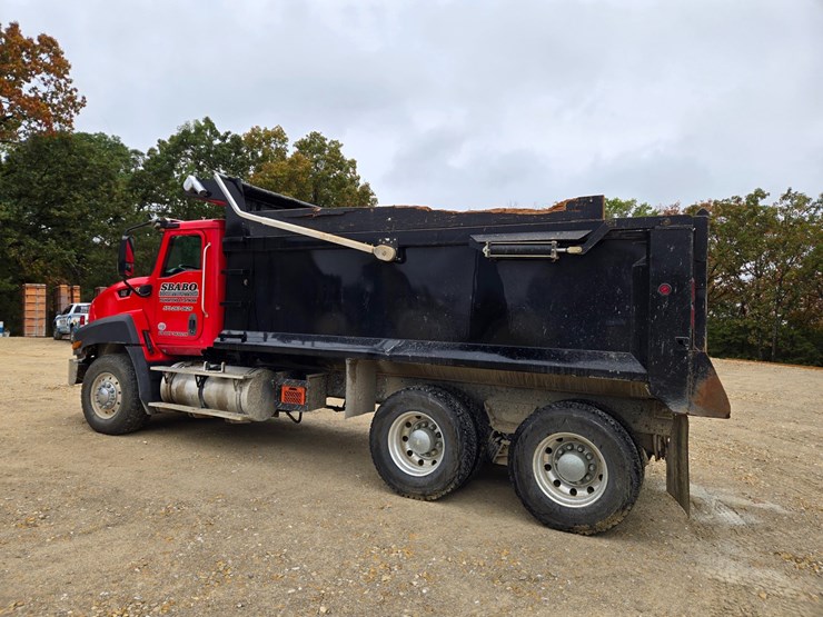 2012-caterpillar-ct660-image-9