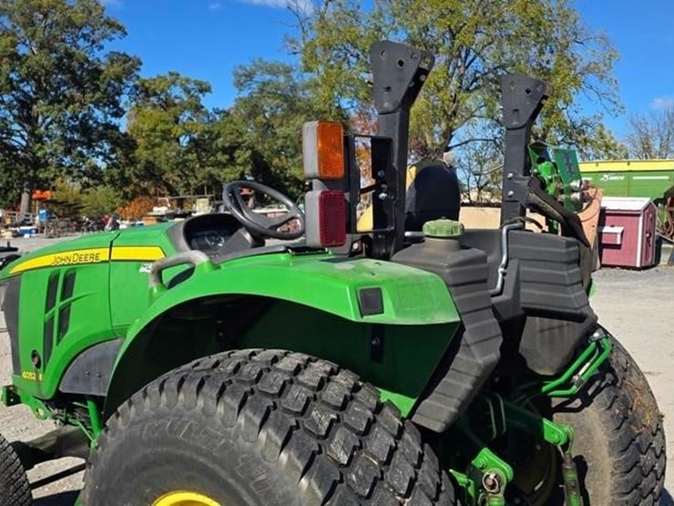 john-deere-4052m-image-18