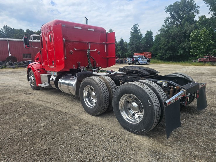 #15801-•-2012-peterbilt-384-sleeper-truck-image-25