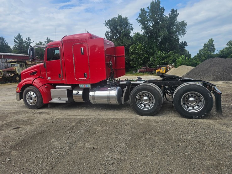 #15801-•-2012-peterbilt-384-sleeper-truck-image-20