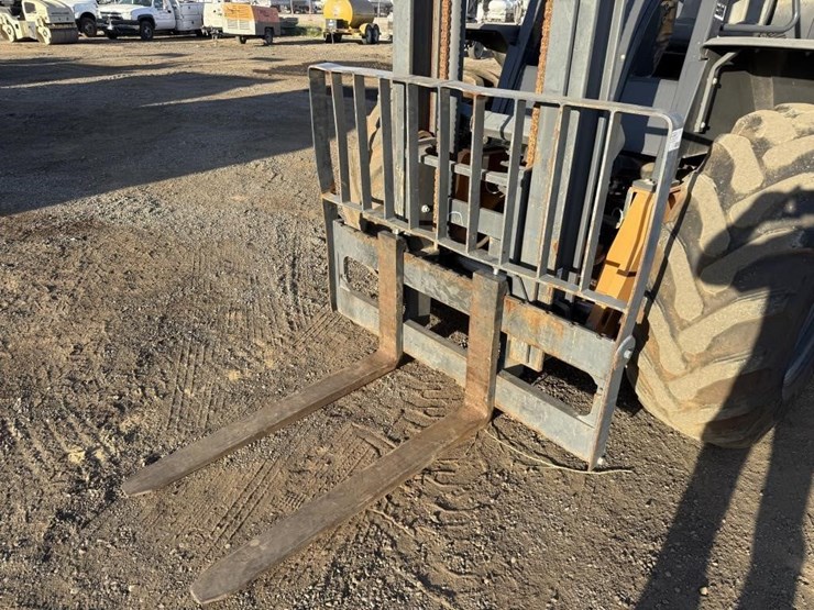 2019-case-588h-rough-terrain-forklift-image-15