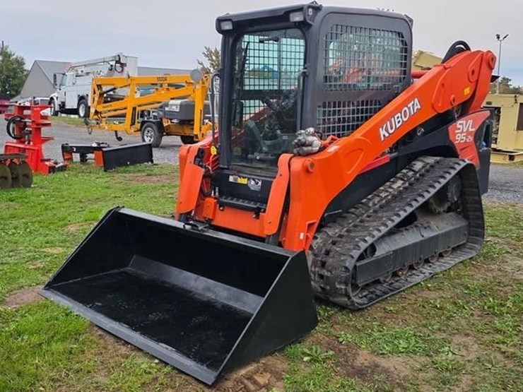 2017-kubota-svl95-2s-image-1