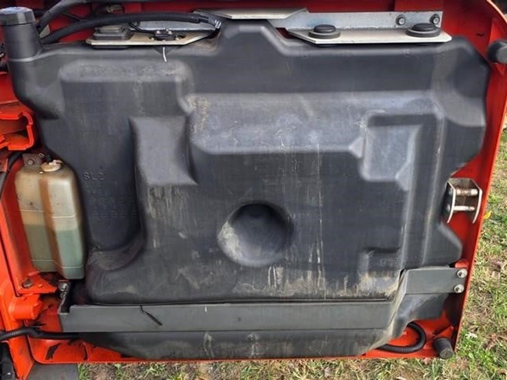 2019-kubota-ssv75-image-38