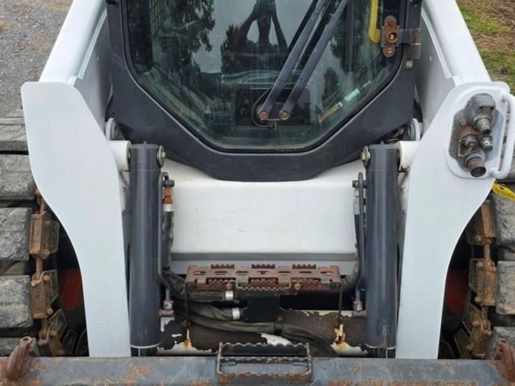2012-bobcat-s650-image-37
