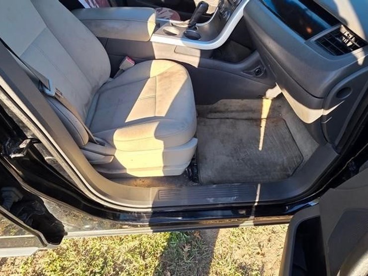 2011-ford-edge-se-image-32