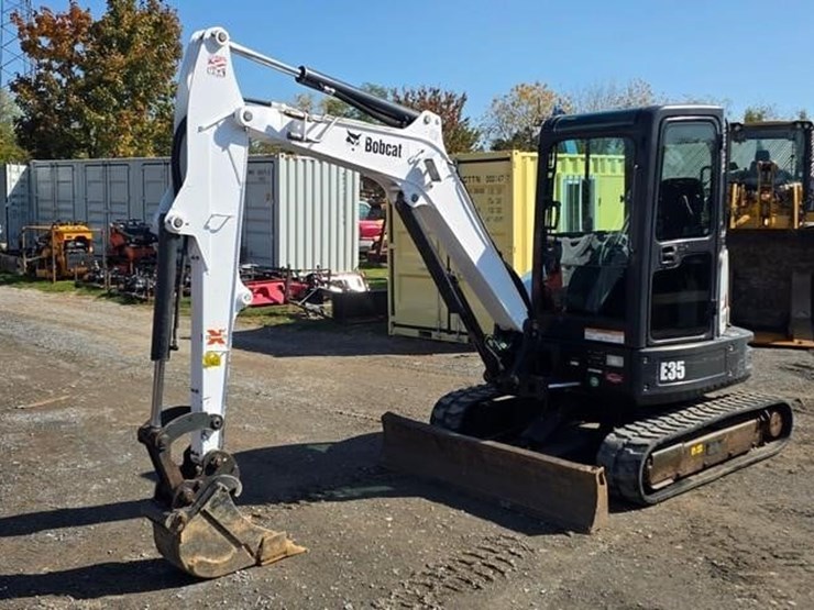 2016-bobcat-e35-image-1