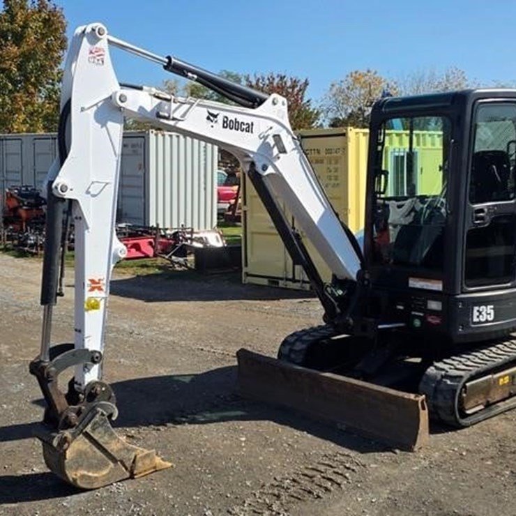 2016 BOBCAT E35