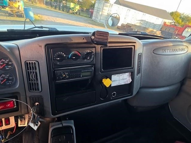 2006-international-durastar-4300-image-44