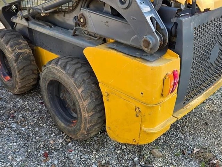 2014-new-holland-l218-image-21
