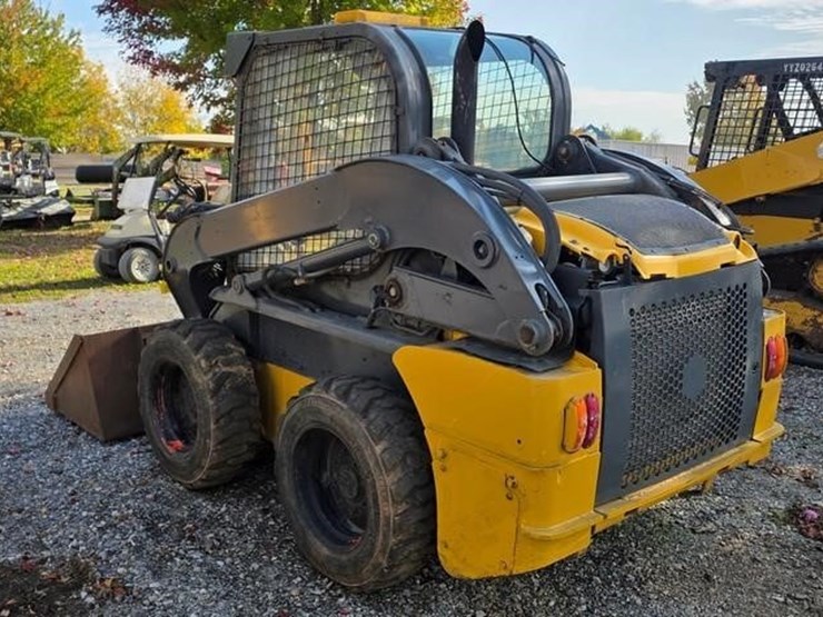 2014-new-holland-l218-image-3