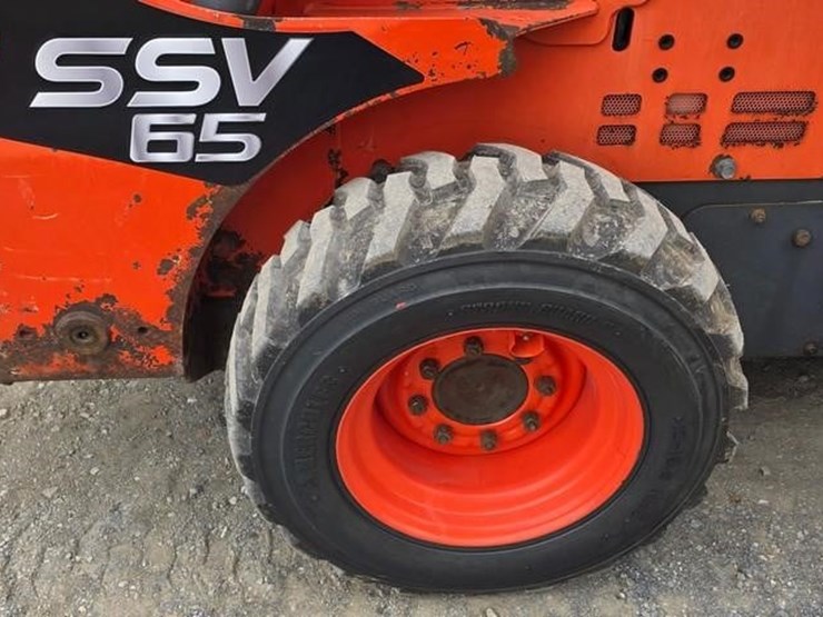 2016-kubota-ssv65-image-23