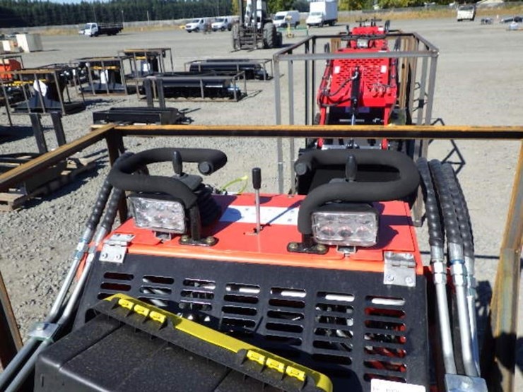 2026-agt-lrt23-skid-steer-tracked-loader-image-11