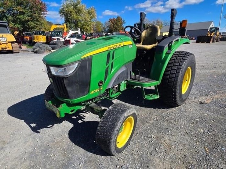 john-deere-4052m-image-1