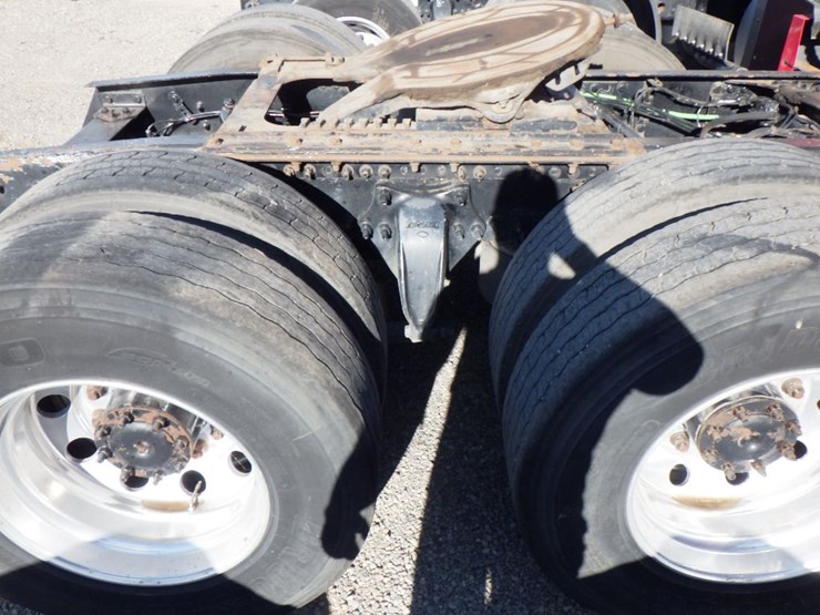2019-freightliner-cascadia-126-image-9