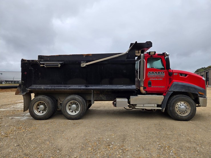 2012-caterpillar-ct660-image-19