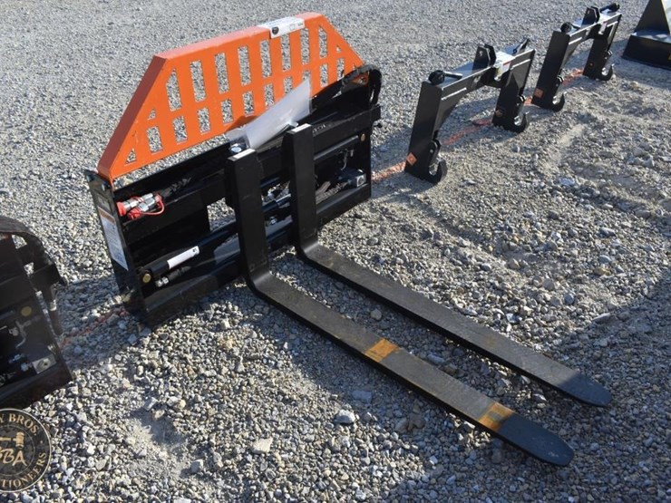 wolverine-pallet-fork-attachment-47490-image-1