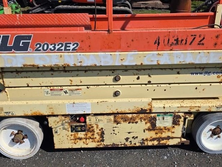 2002-jlg-2032e2-image-16