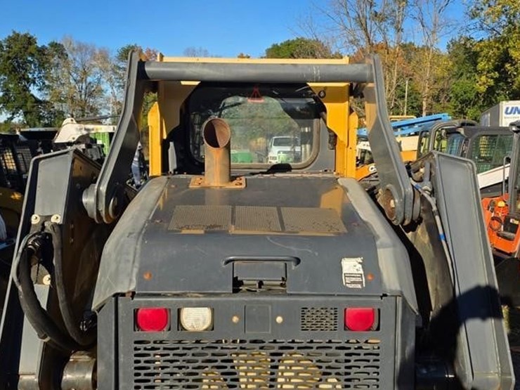2018-deere-331g-image-21